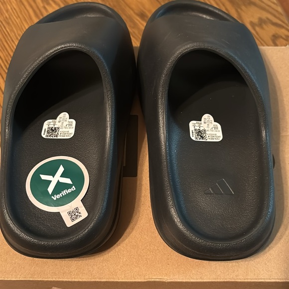 Yeezy Slide onyx - Picture 2 of 3